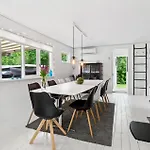 2 Bedroom Awesome In Casa vacanze