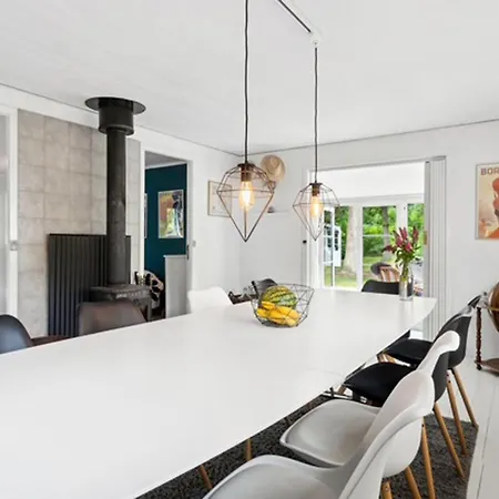 2 Bedroom Awesome In Prázdninový dům Hasle