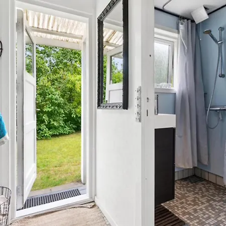 Сasa de vacaciones 2 Bedroom Awesome In